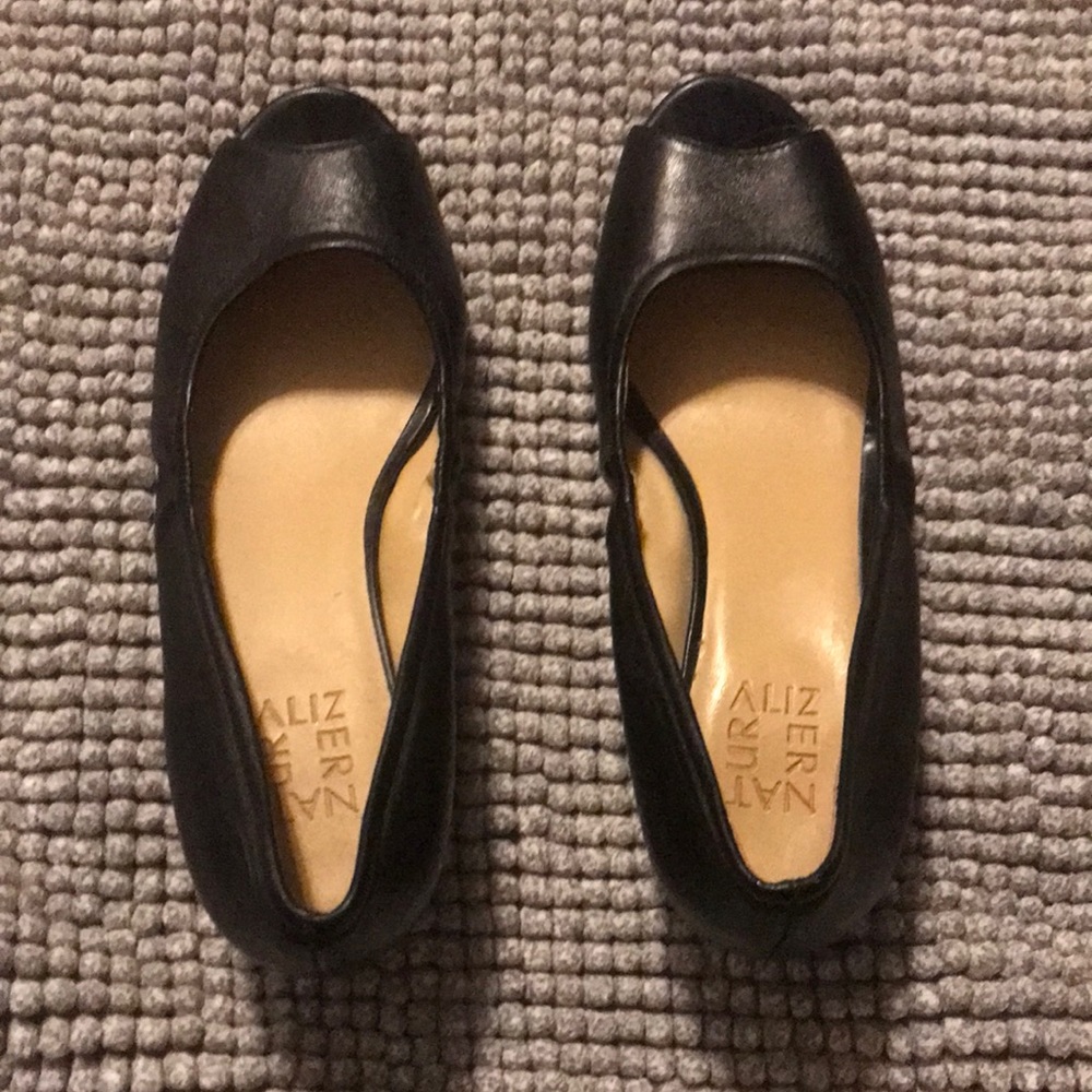 Black Naturalizer pumps
